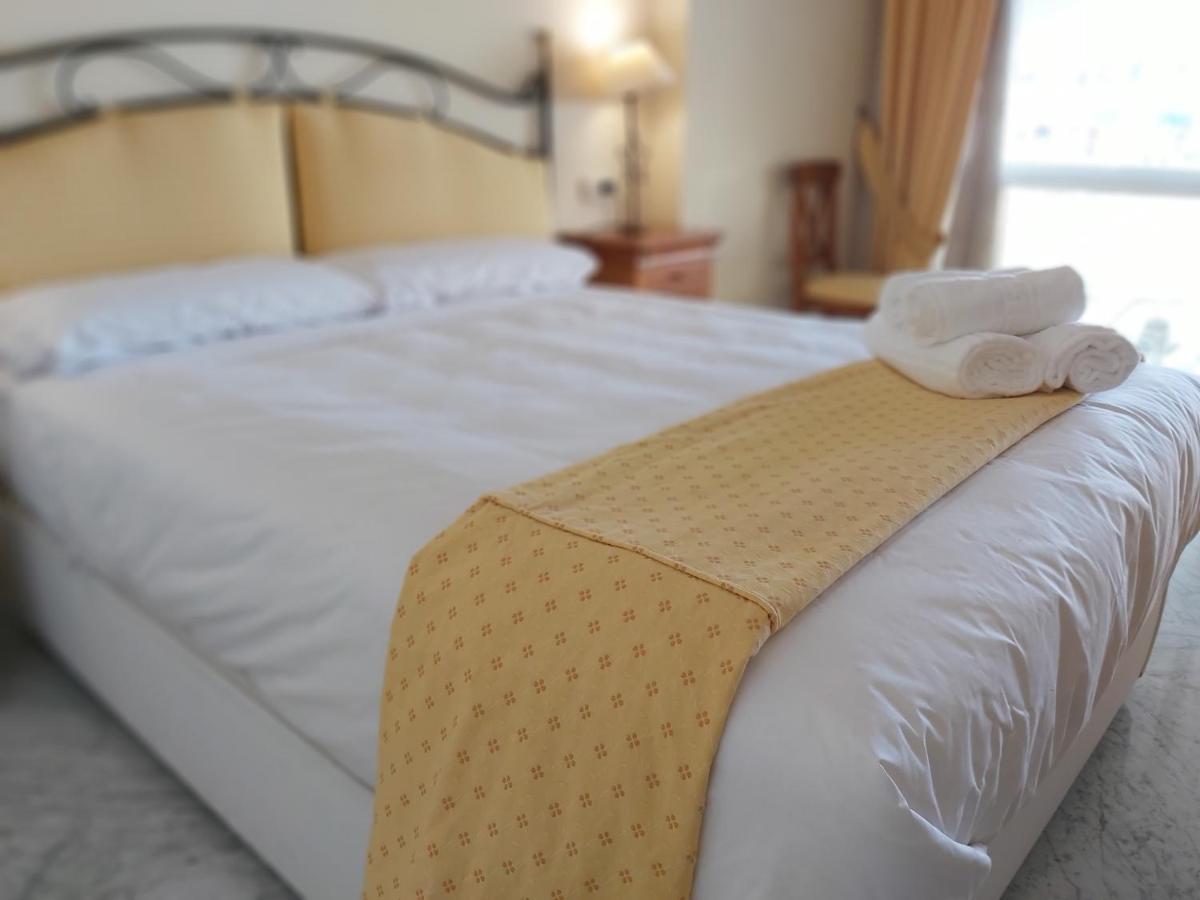 贝纳尔马德纳Del Parque Flats - Puerto Marina公寓 外观 照片